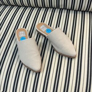 DV by Dolce Vita Women's Textured Cream Mules